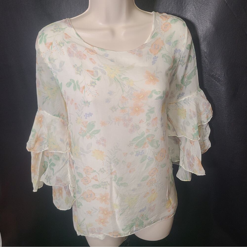 giusy white floral bell sleeve ruffle top size medium